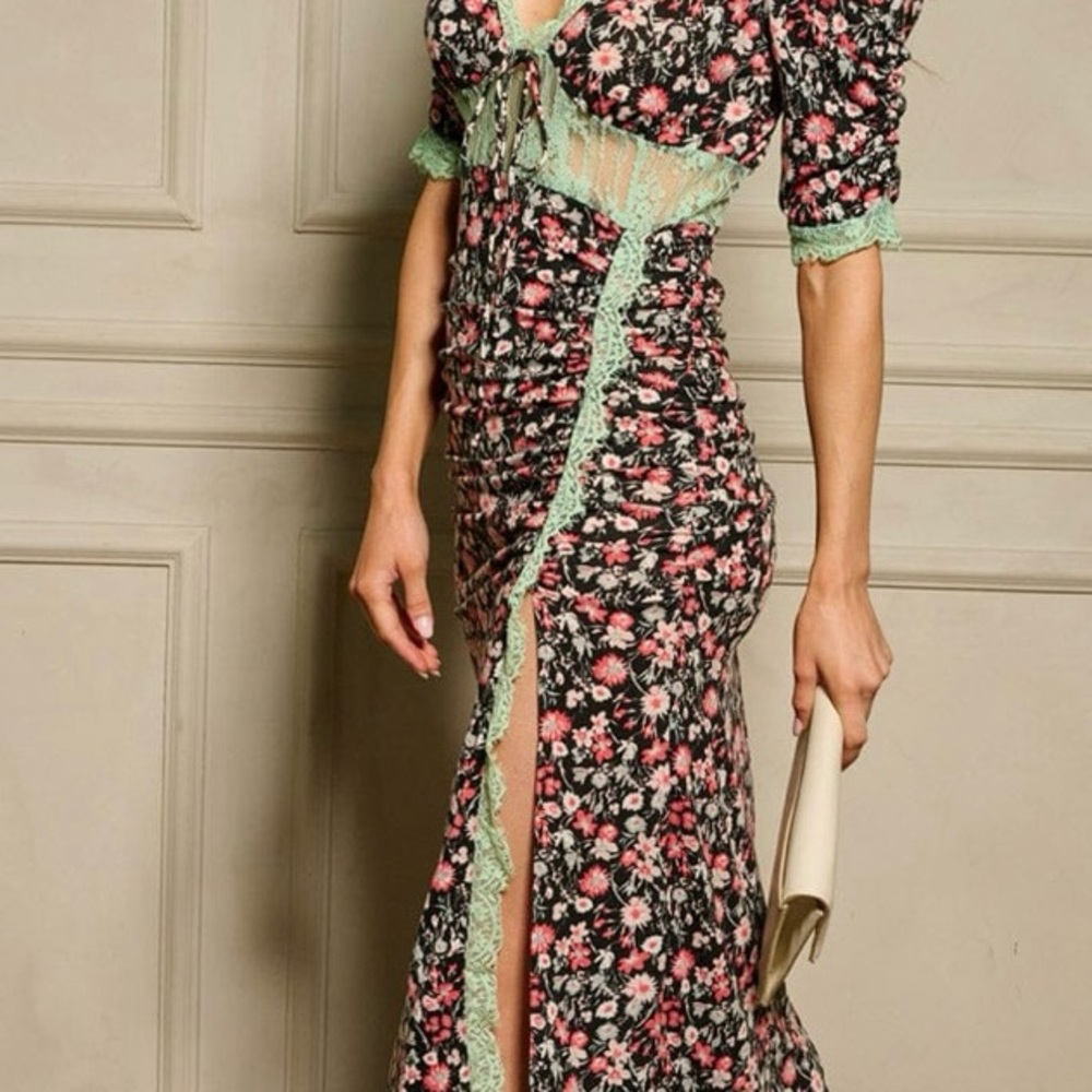 WOMEN'S SHORT SLEEVE V-NECK FRONT SLIT FLORAL MIDI DRESS IN MINT - Picture 2 of 4